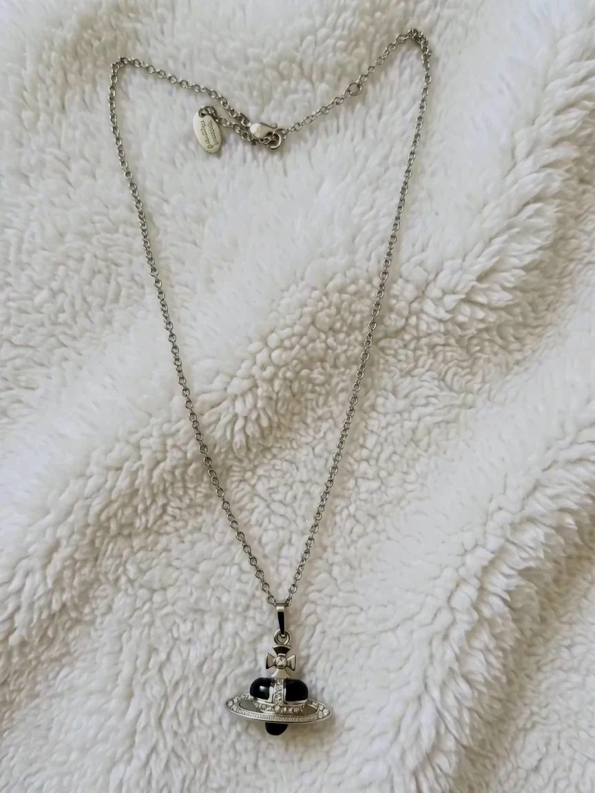 Collier pendentif planète argenté