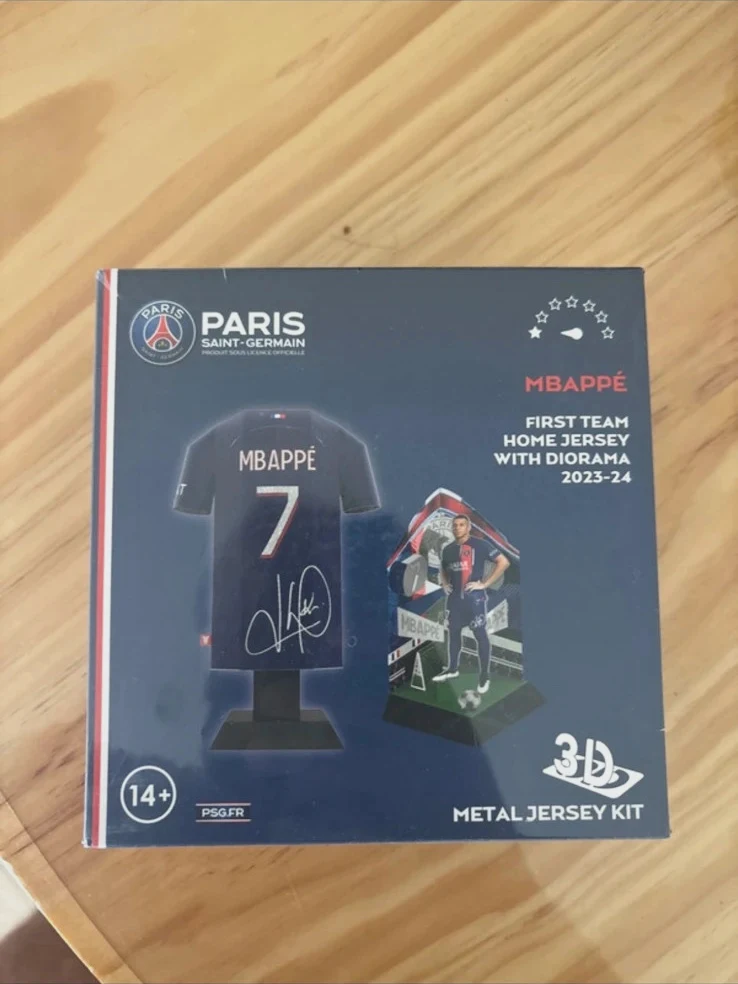 Figurine en Métal Kyllian Mbappé encore sous blister