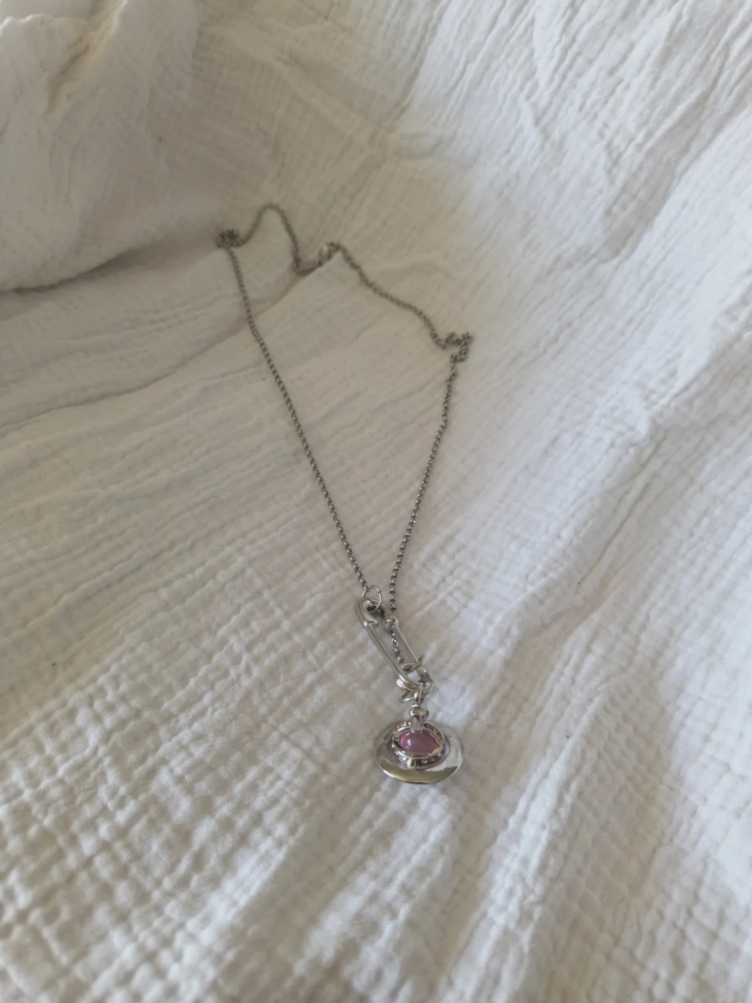 Collier Vivienne Westwood neuf en parfaite état