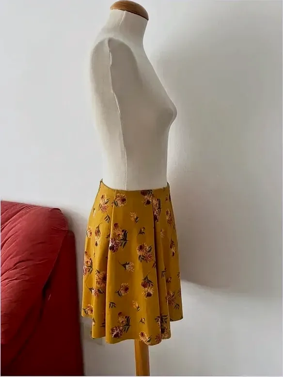 Jupe patineuse jaune fleurie – bon – jaune moutarde 2