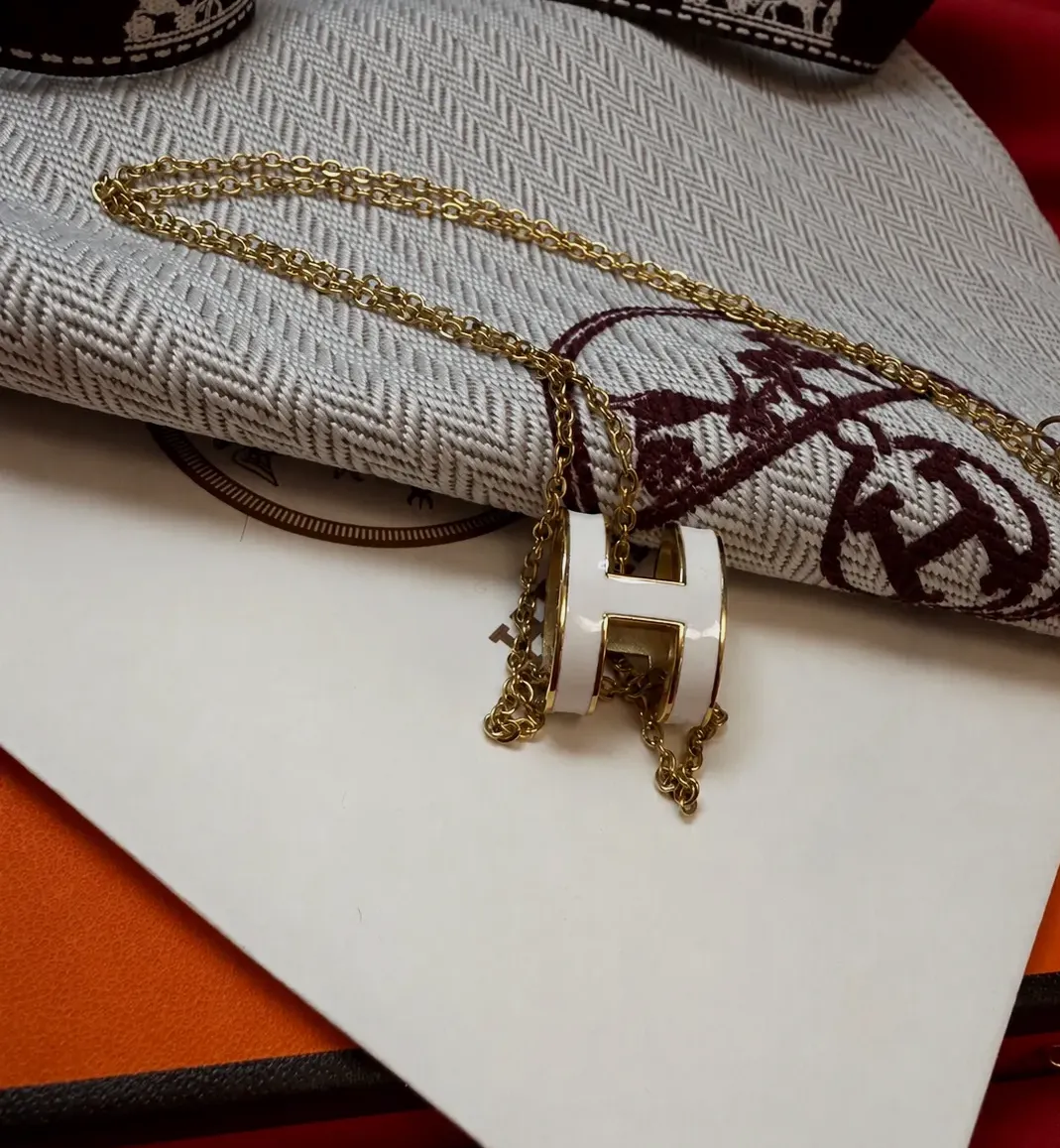 Hermès Paris lot accessoires chaîne bracelet – Hermès – noir, doré, blanc – taille Taille unique 4