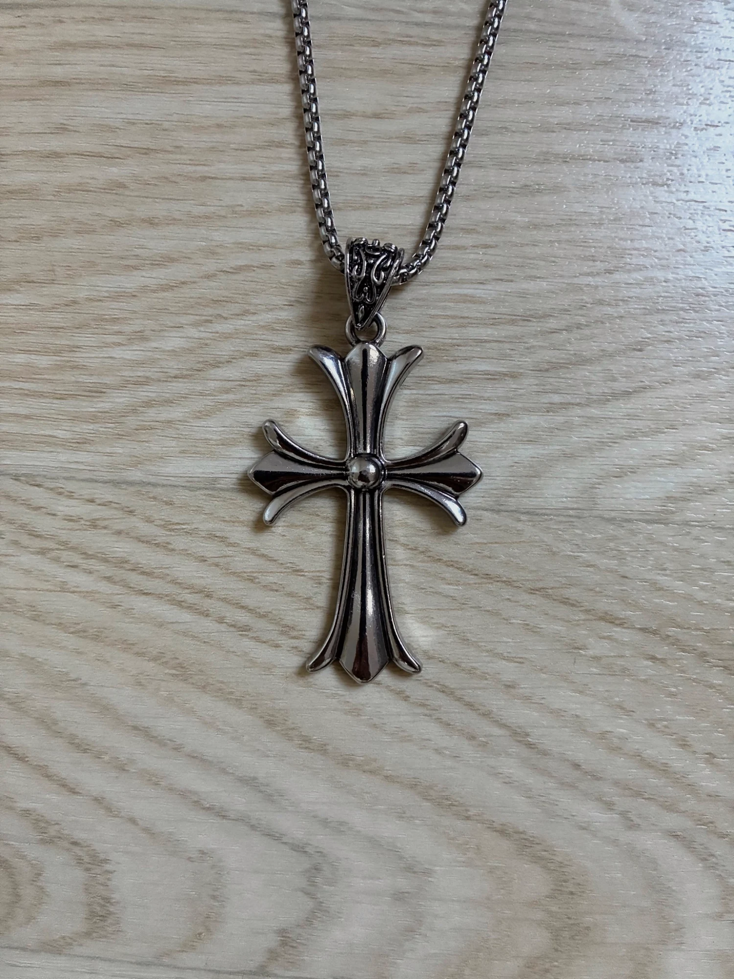 Collier pendentif croix argentée en métal – Chrome Hearts – taille Taille unique