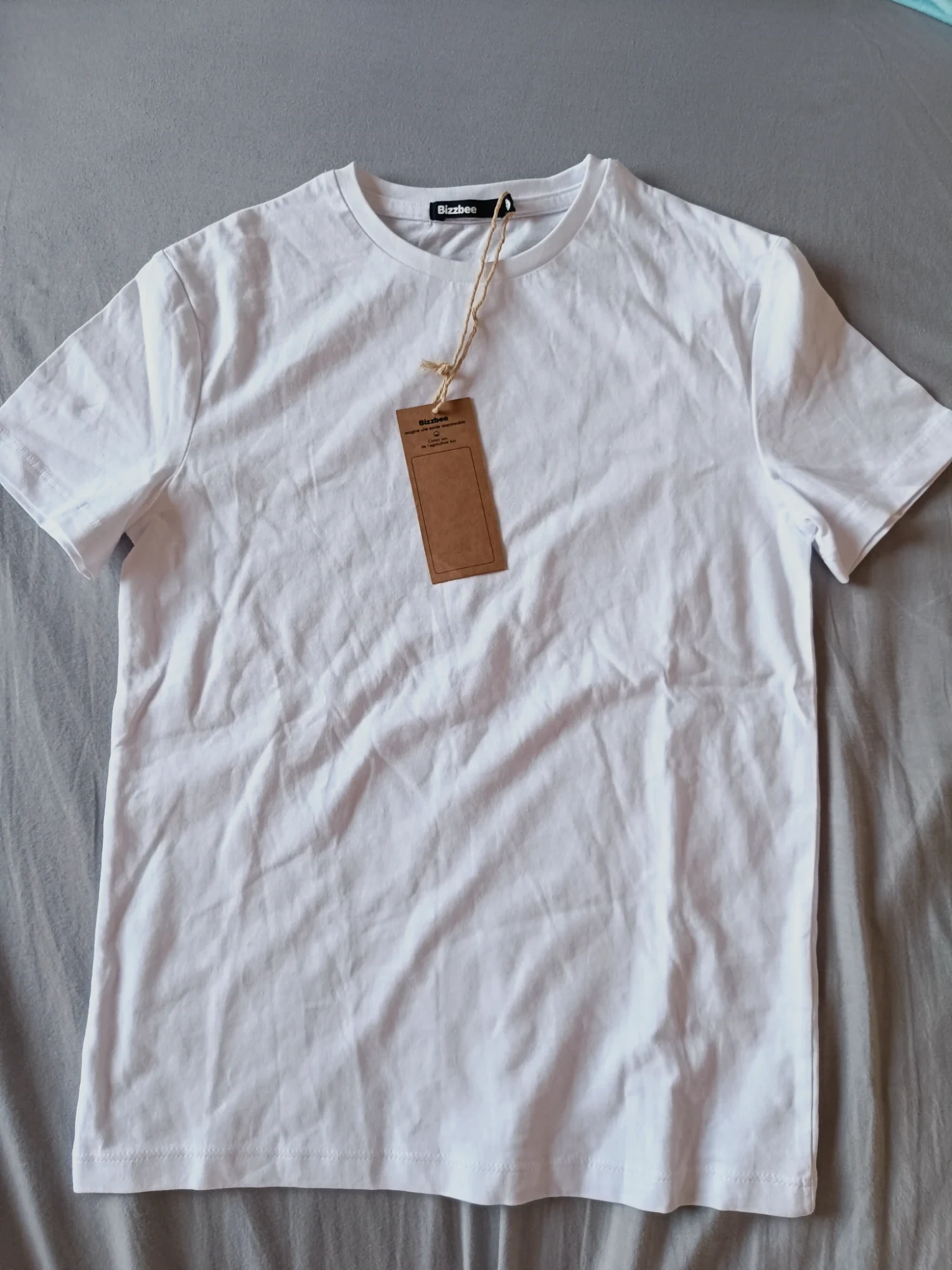 Camiseta blanca manga corta Bizzbee