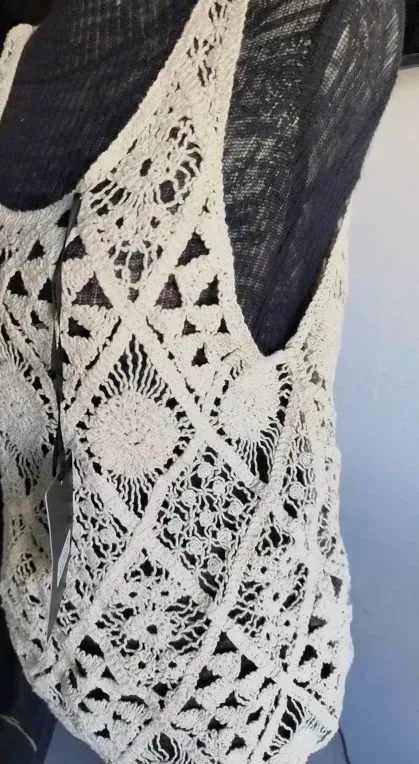 Attiro Blusa de encaje marfil sin mangas – Iro – marfil 3