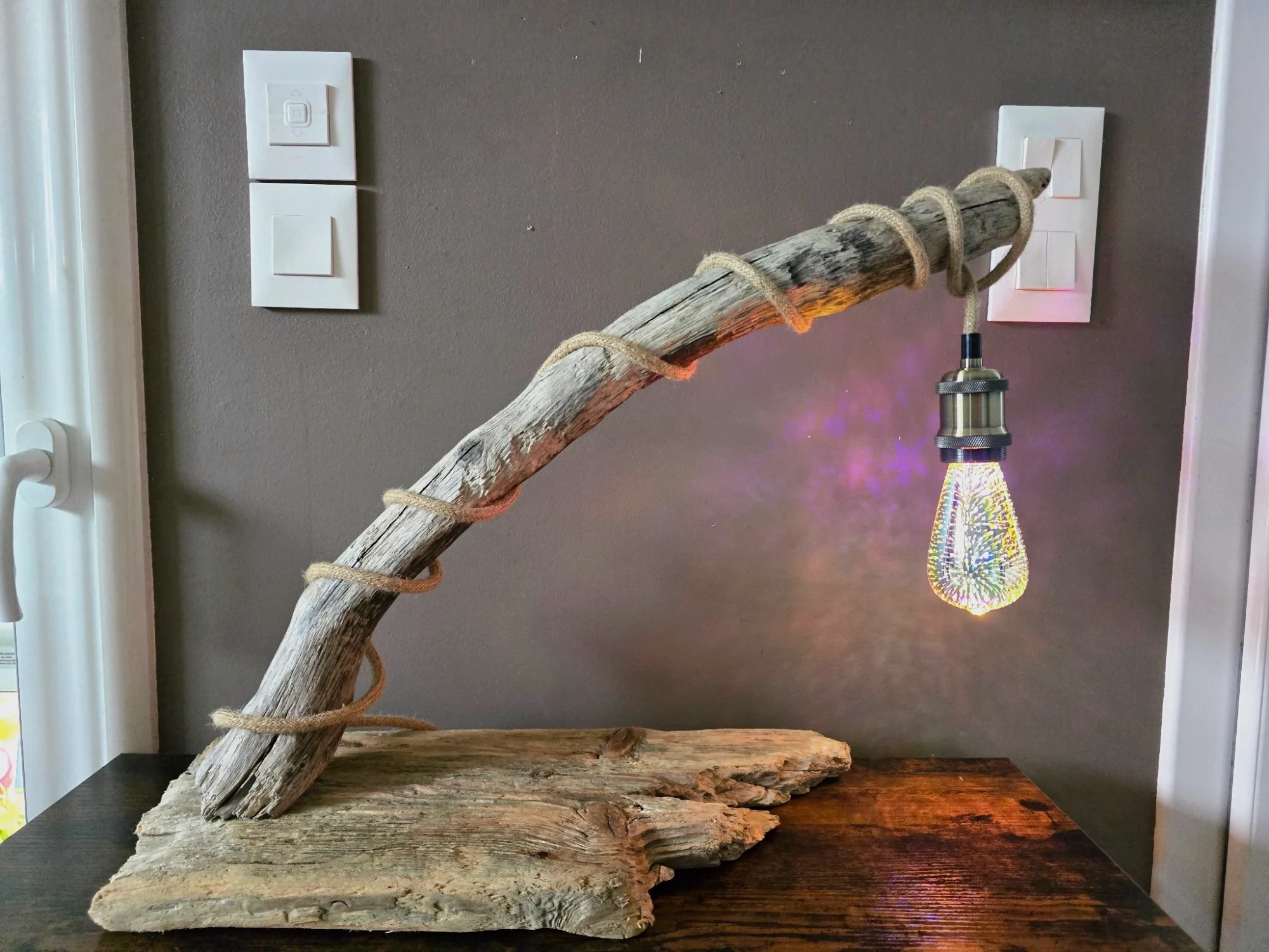 Lampe en bois flotté