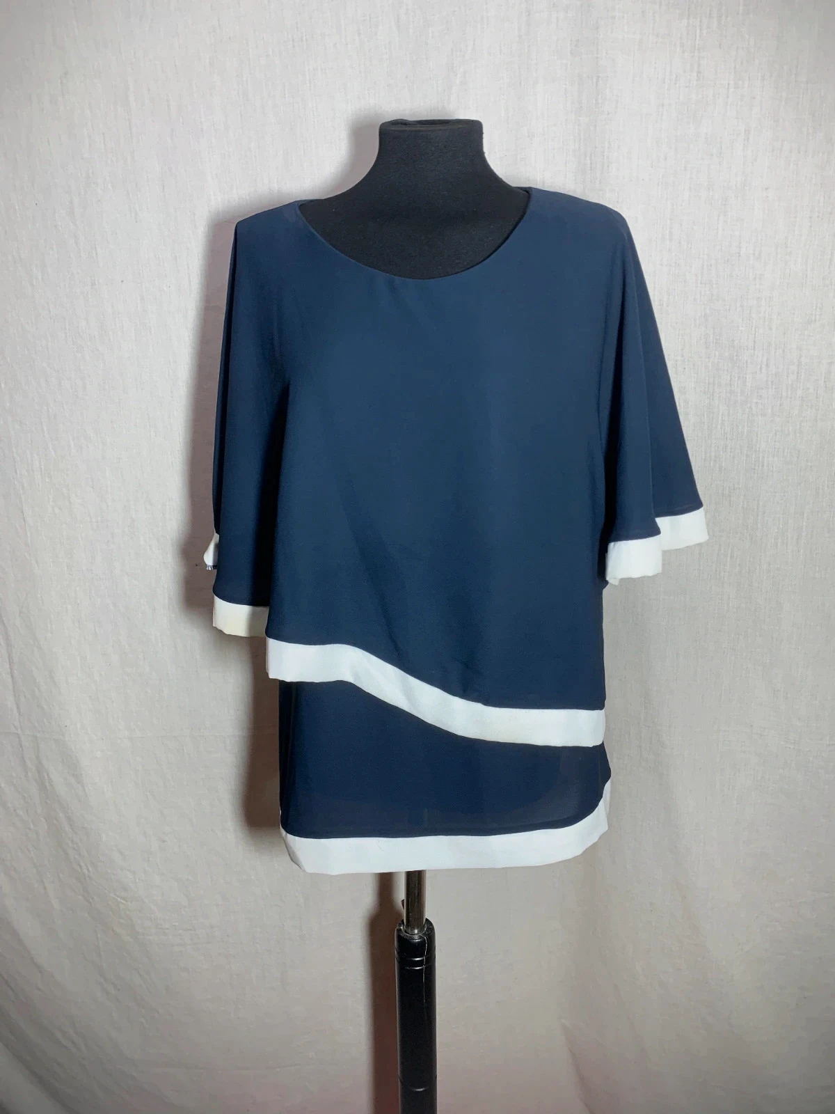 Blusa Holgada con Capas Superpuestas Azul Marino | Navy Loose Blouse with Layered Design