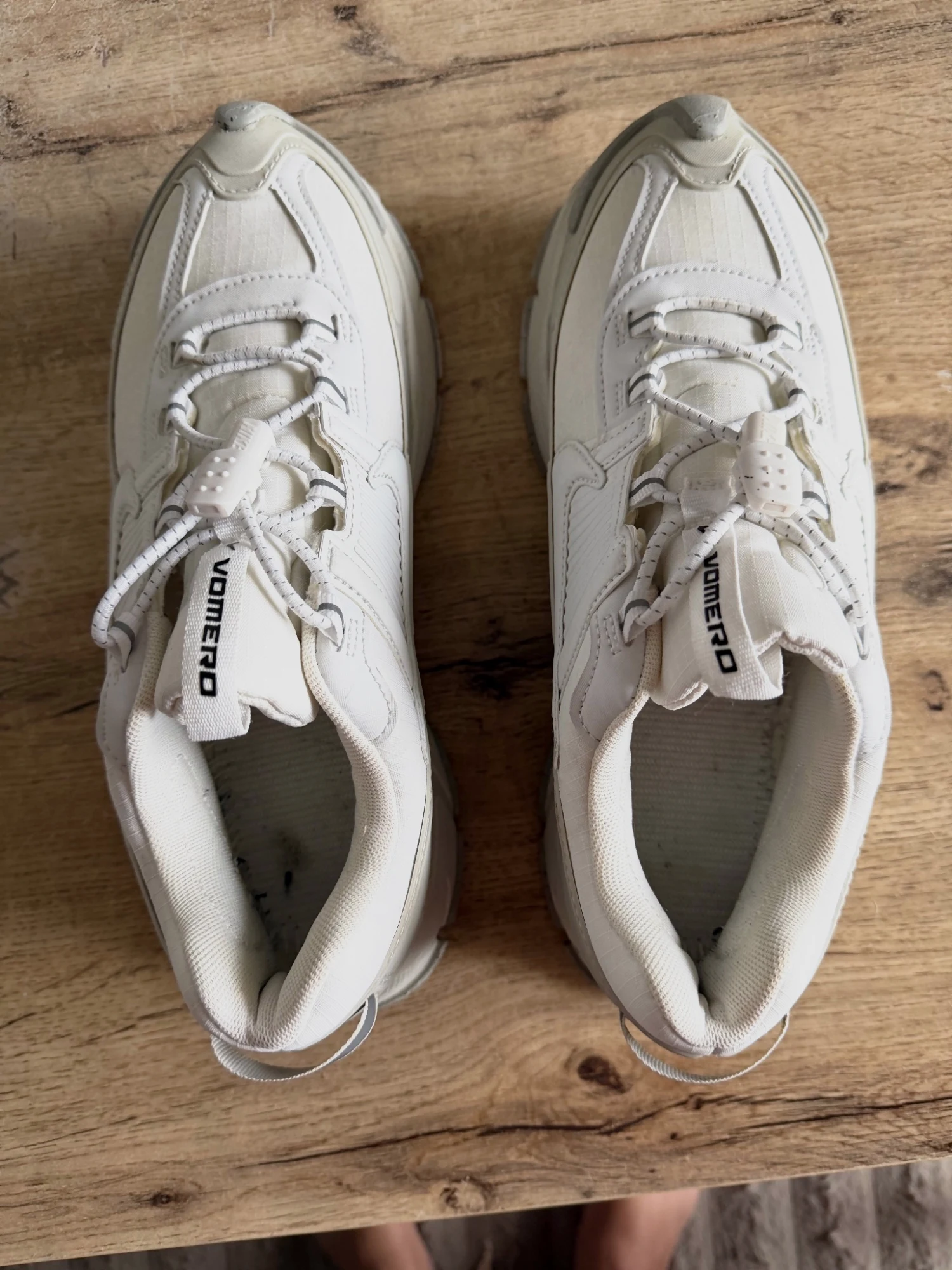Baskets Nike Vomero Roam blanches
