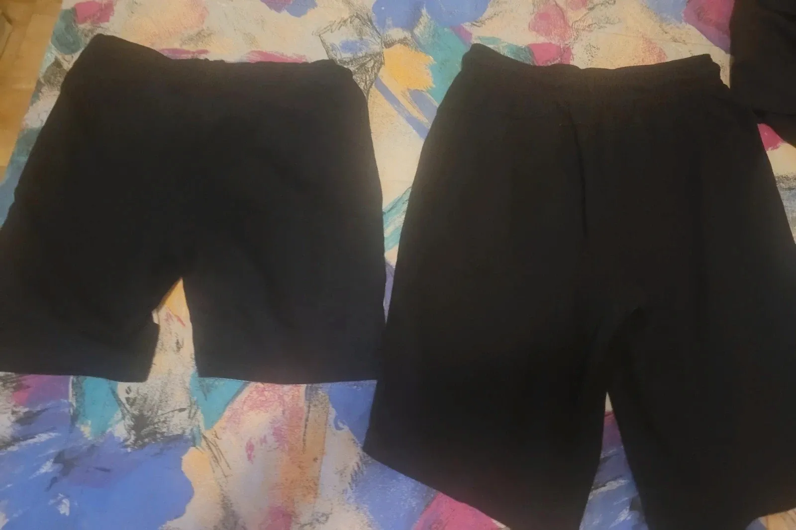 Pack 2 pantalones cortos de deporte (Adidas + Silver) – adidas – taille 16 ans / 176 cm 2