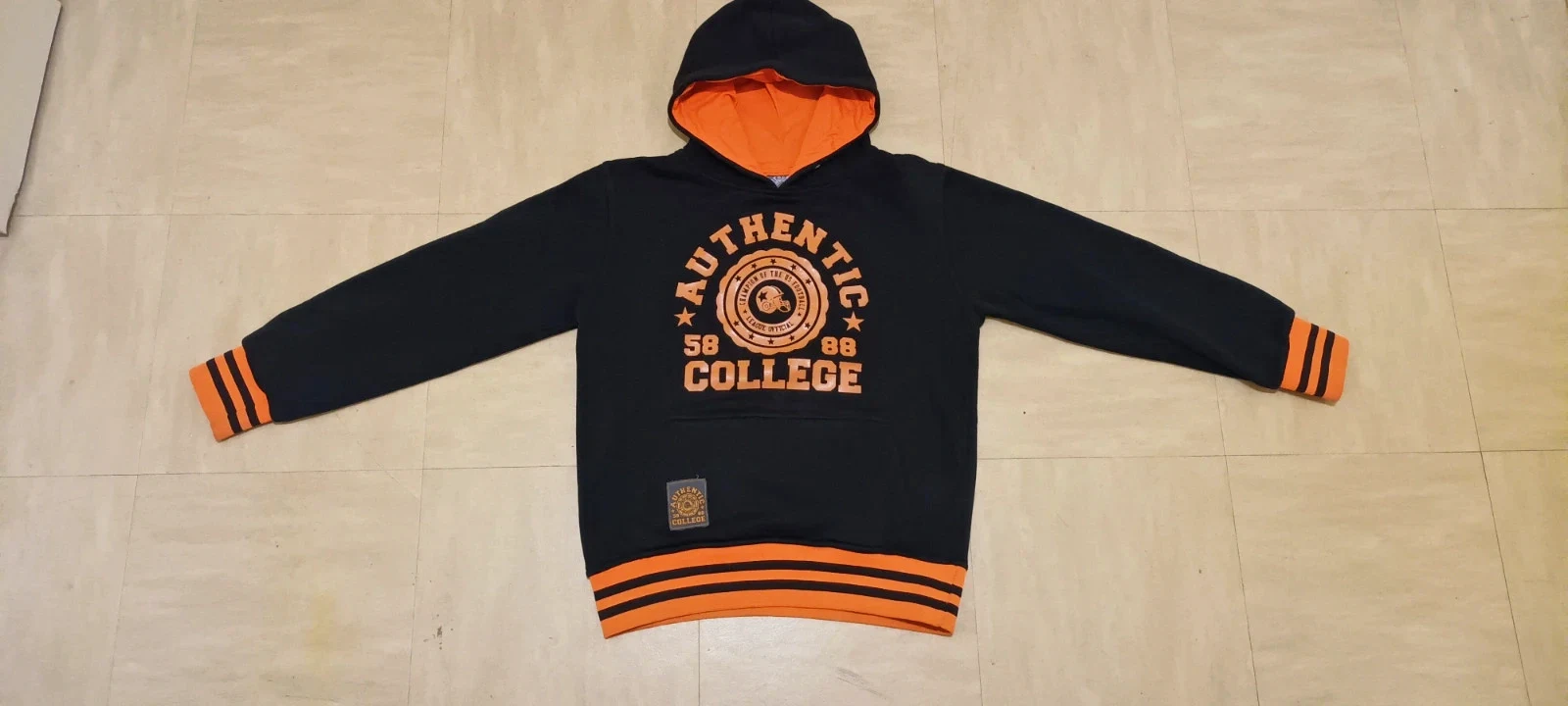 Sweat à capuche noir & orange – 14 ans – État satisfaisant – taille 14 ans / 164 cm