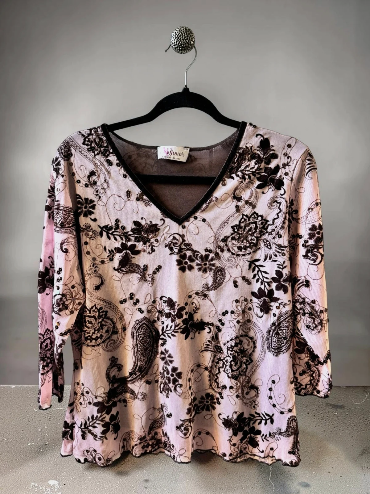 Top vintage à motifs et sequins effet velours mesh