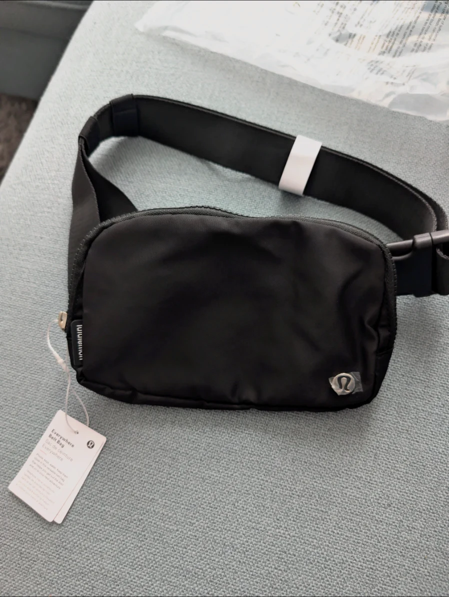 Vende sacoche lululemon  1L neuf 