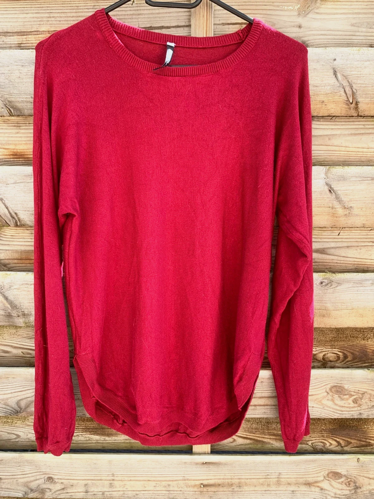 Pull fin rouge Anna Field – taille M coupe fluide & féminine