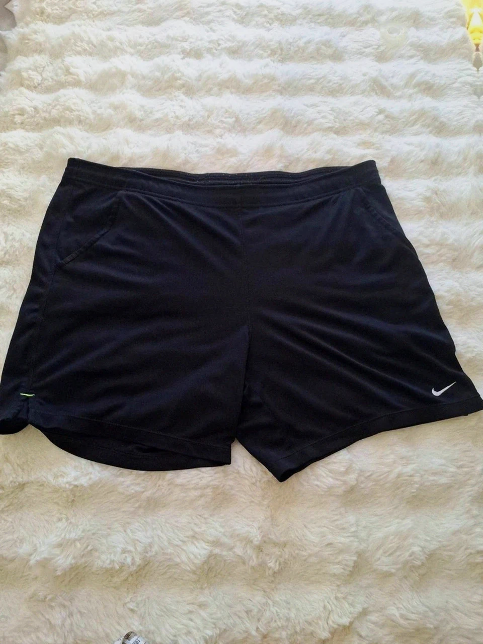 Short de Sport Noir Nike - Taille L - Parfait pour customisation