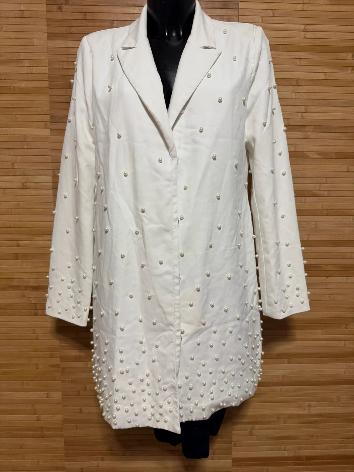 Divino blazer marca Boohoo con perlitas talla 42 😍