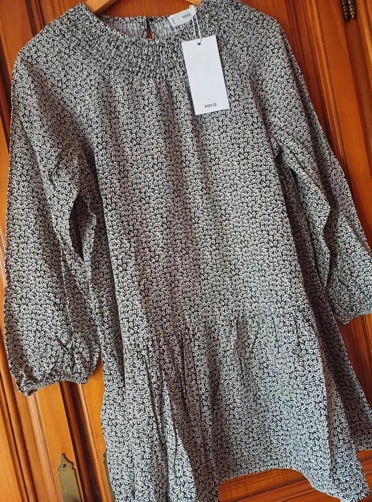 Vestido niña MANGO nuevo Talla 7 años con flores blancas y negras 🌸 – Mango – taille 7 ans / 122 cm 3