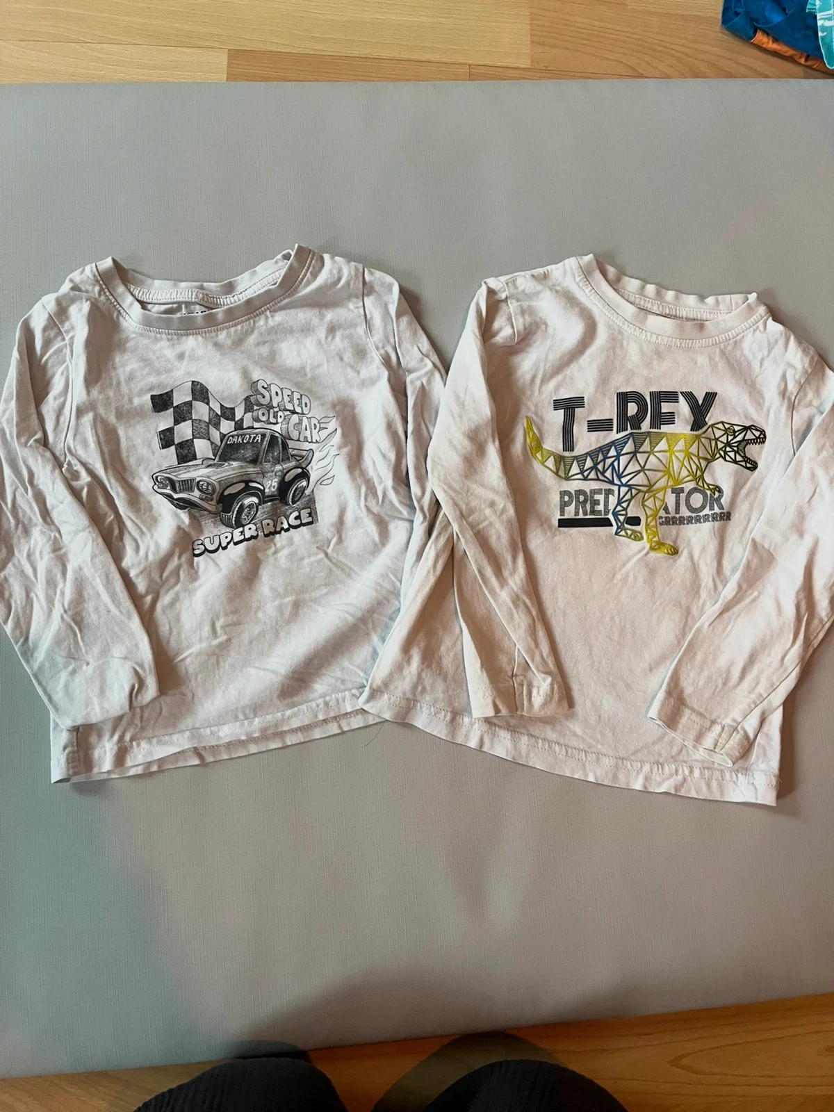 Lots 2 tee-shirt manche longue – Kiabi – taille 3 ans / 98 cm