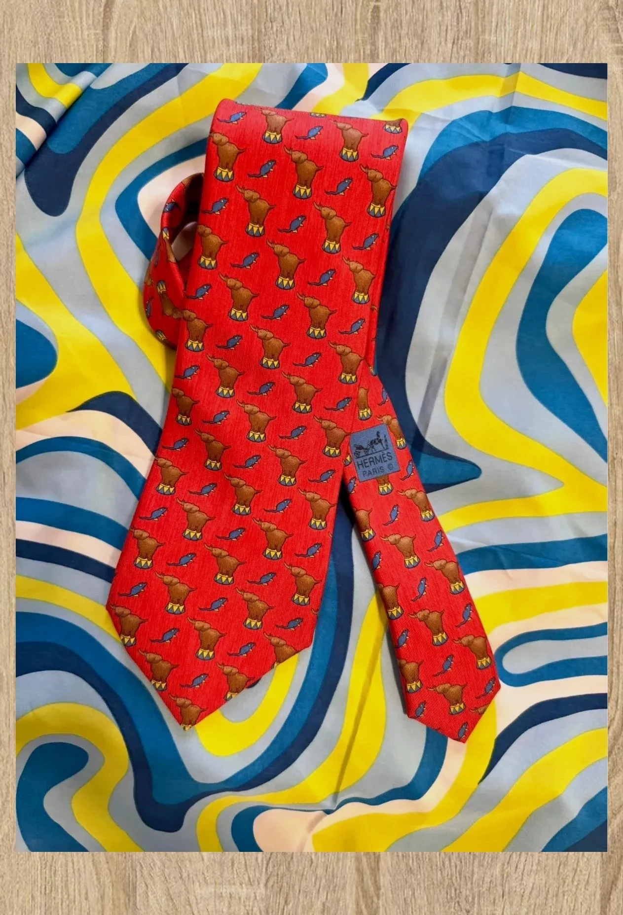 Espectacular corbata de coleccionista marca Hermes 😍