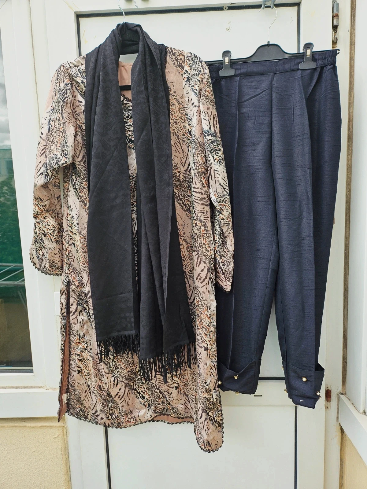 Silk out fit 3 piece tailored stiched