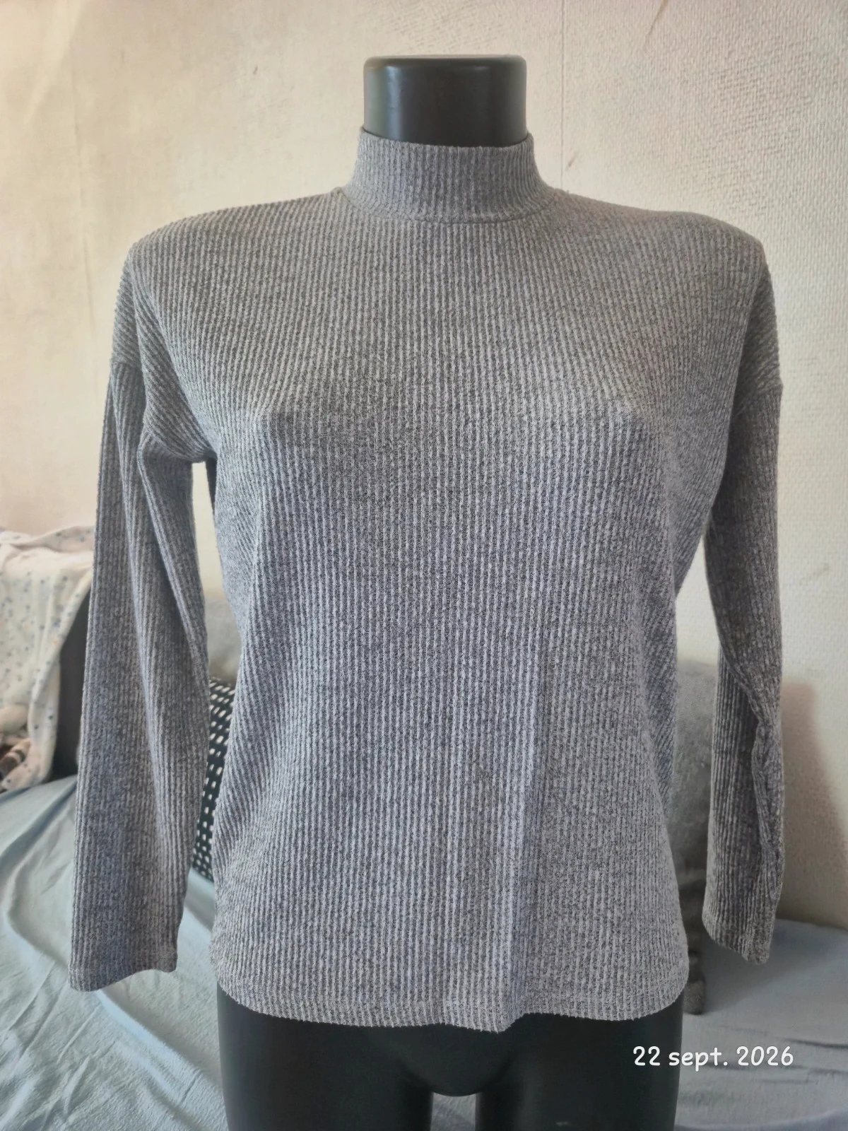 Pull avec petit col taille s couleur gris