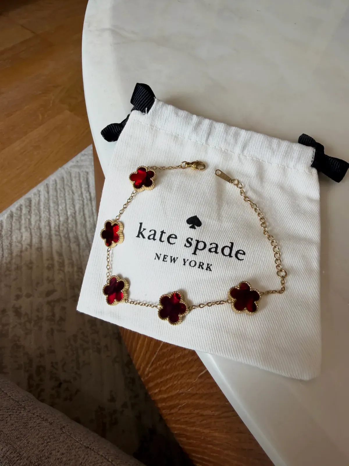 Bracelet Kate Spade trèfles rouges doré – Kate Spade – doré – taille Taille unique 4