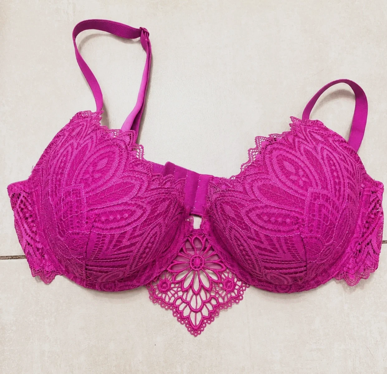 Soutien-gorge Undiz fuchsia rose vif dentelle – 90D – push-up balconnet