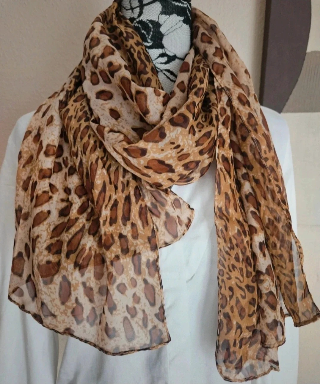 Magnifique foulard motifs léopard 🐆 – Boutique Parisienne