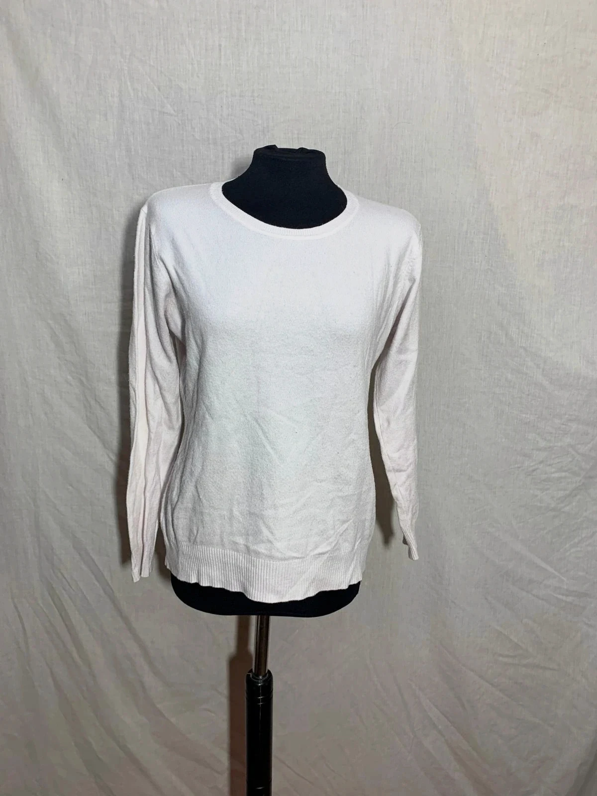 Jersey de punto fino blanco con cuello redondo | White fine knit crewneck sweater | Just be You
