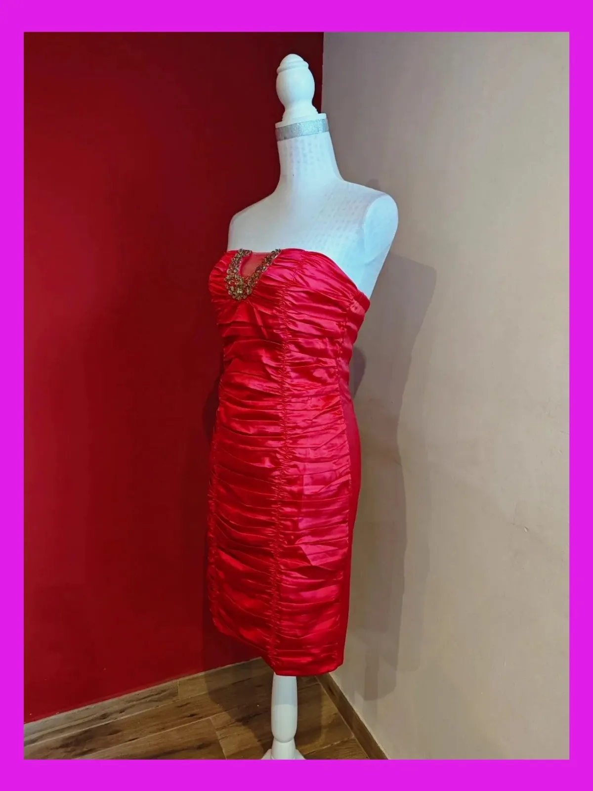 🌺Vestido vintage con escote palabra de honor de raso elástico rojo, drapeado y aplicación abalorios – Cherry Koko – taille S / 36 / 8 2