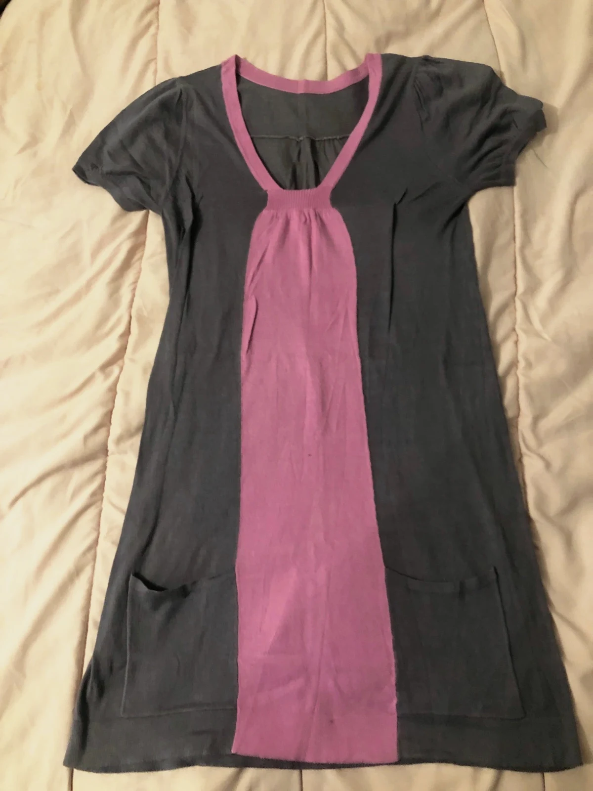 Robe courte / Tunique bicolore grise et rose à poches