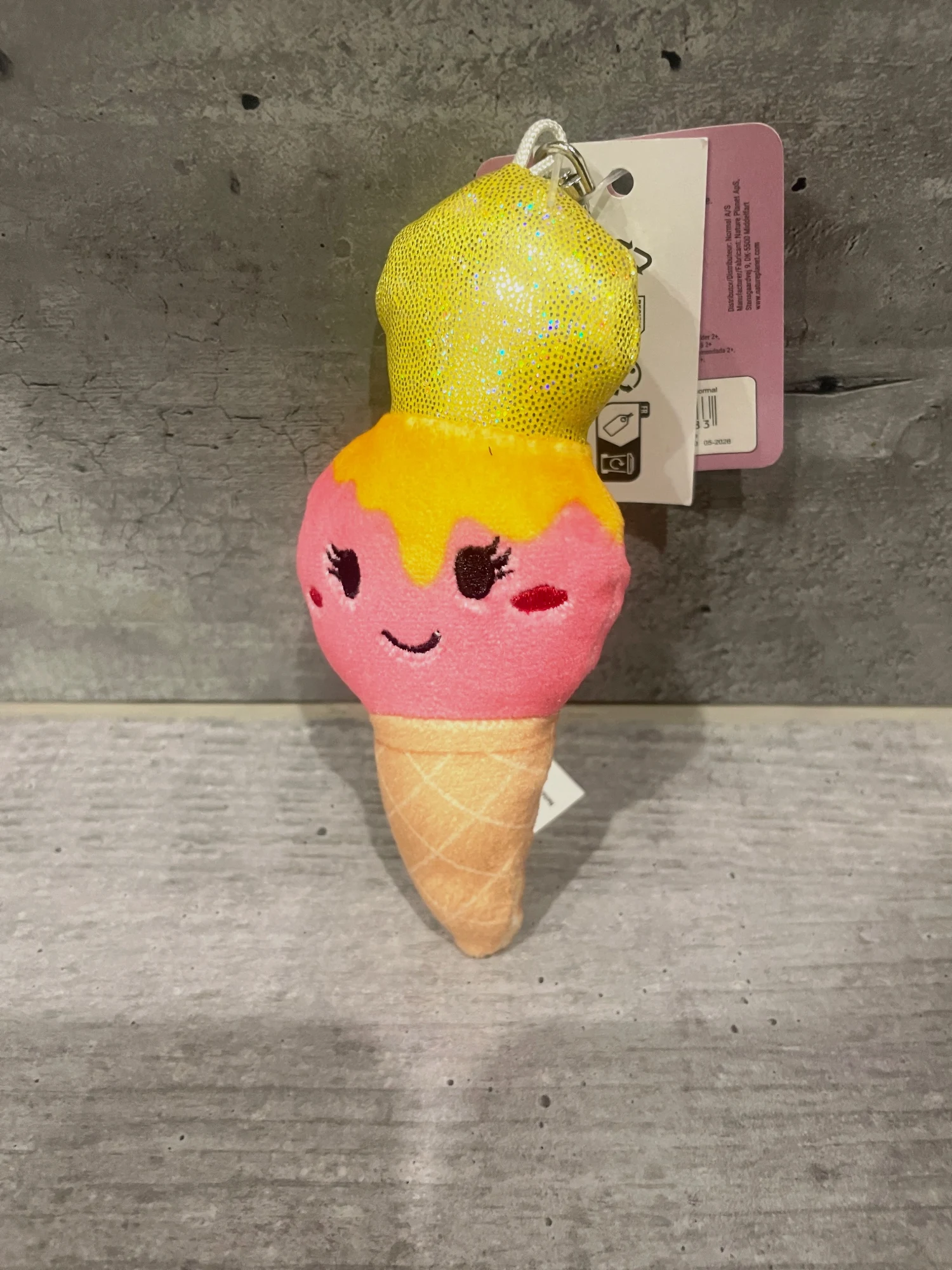 Porte-clés peluche glace neuf avec étiquette