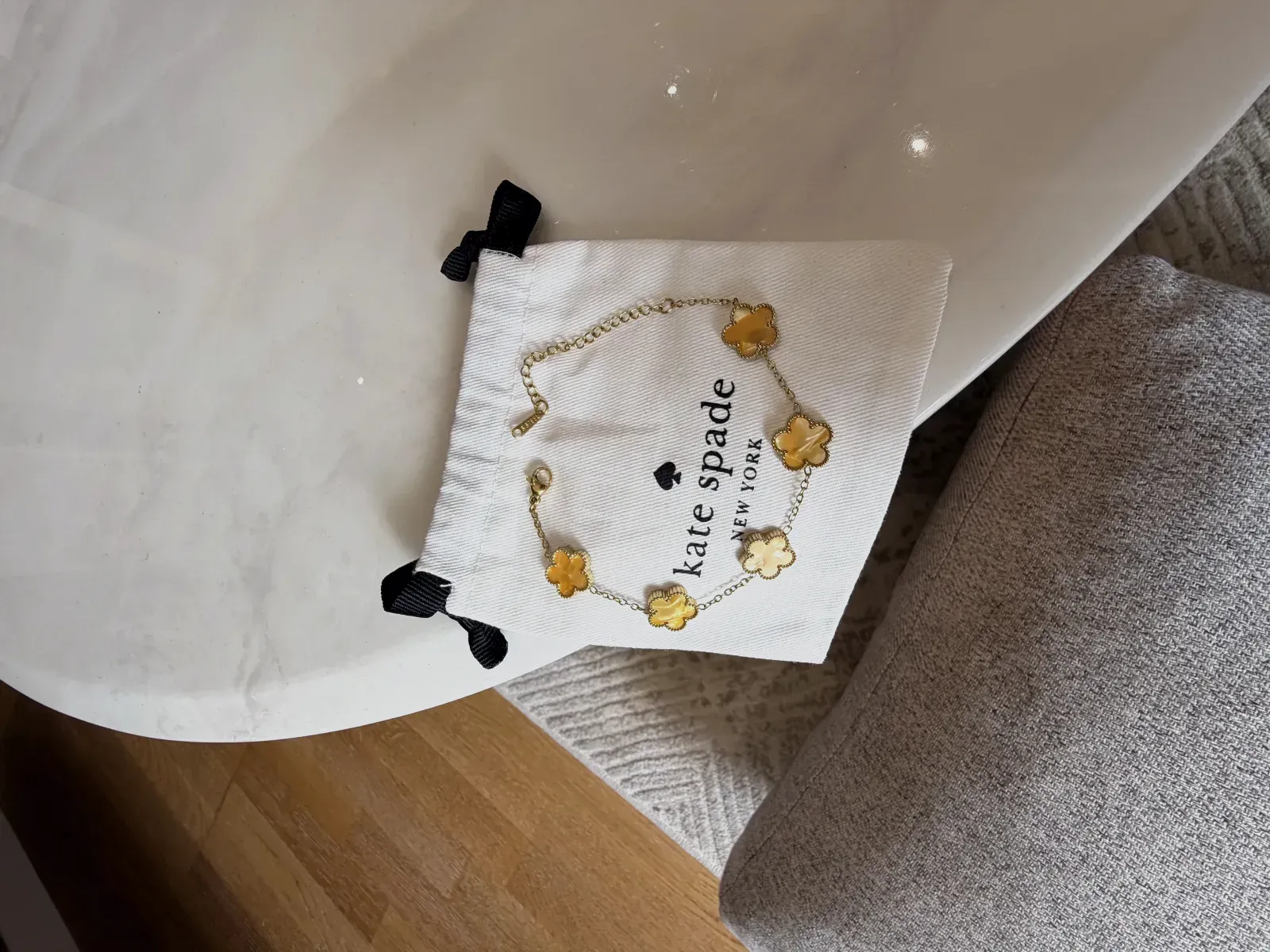 Bracelet Kate Spade a motifs fleurs jaunes – Kate Spade – Argenté, Blanc, Rouge, Doré – taille Taille unique 4
