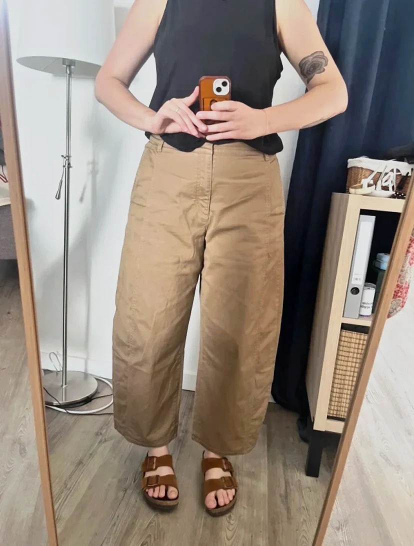 Pantalon large camel boutonné
