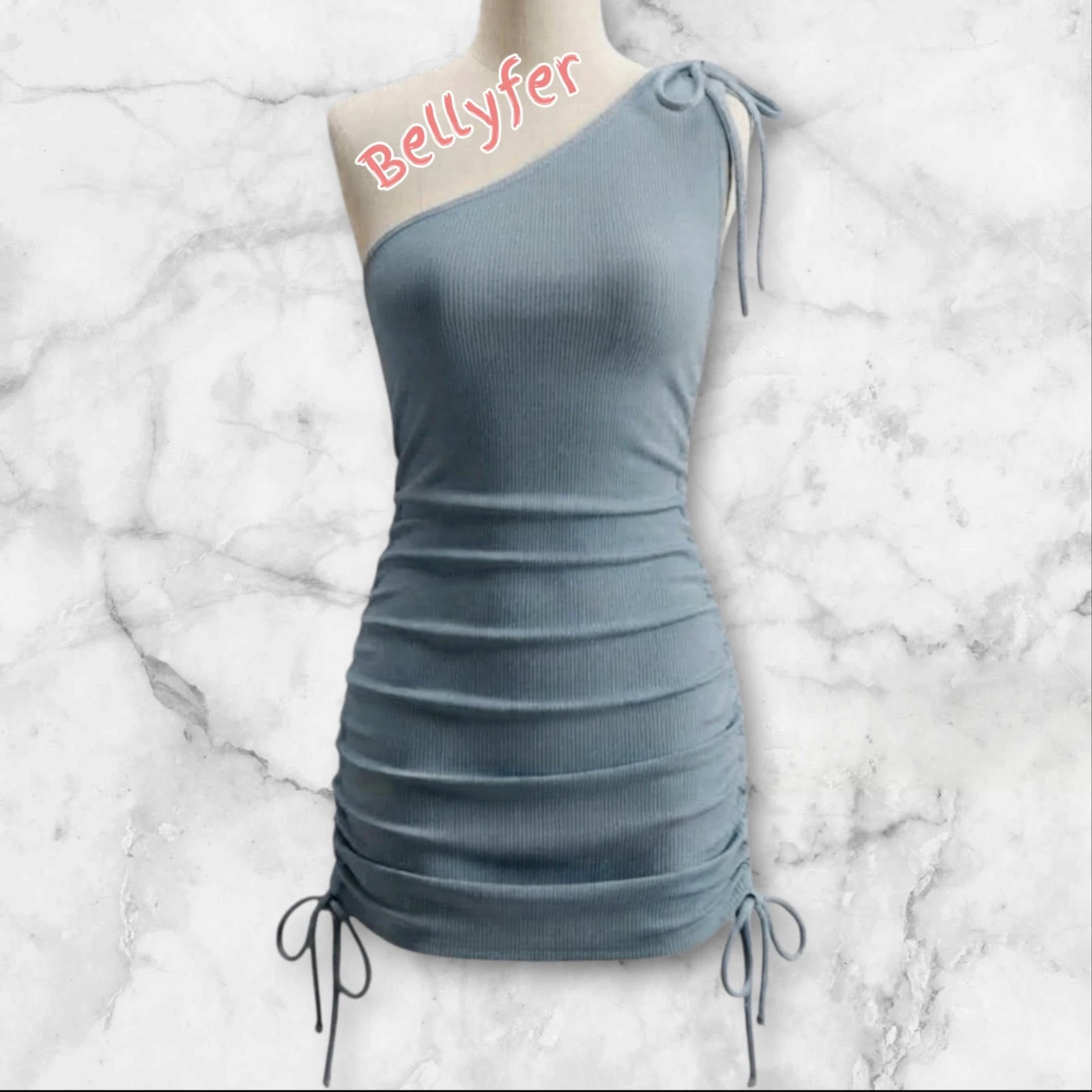 Vestido corto ajustado