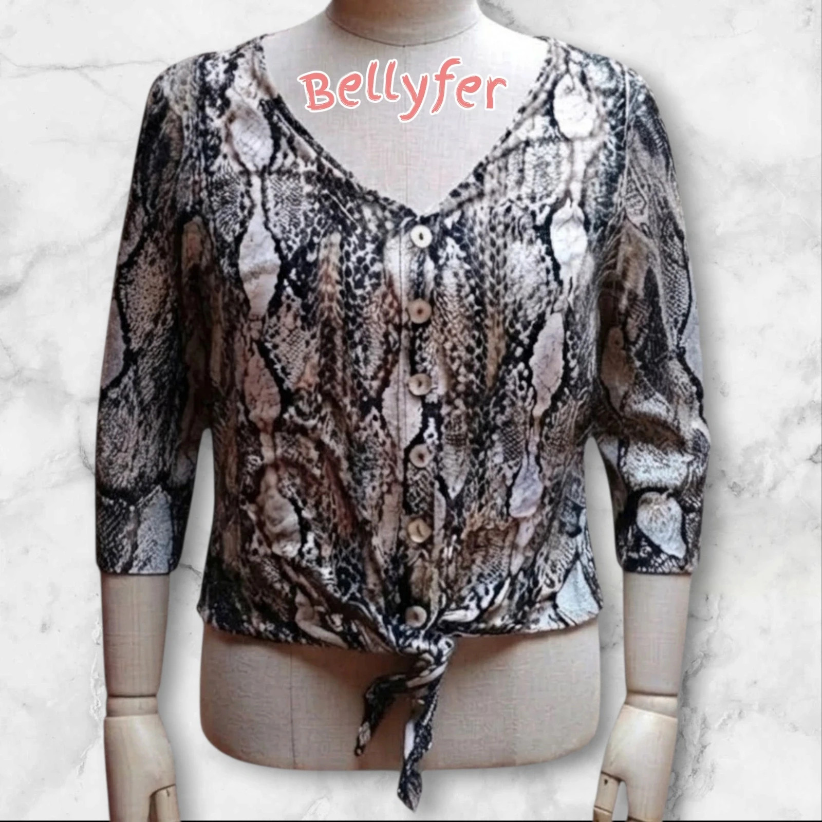 Blusa con estampado de serpiente