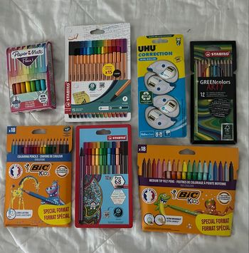 Lot de fournitures scolaires