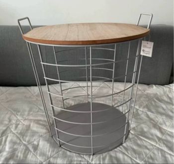 Table d’appoint coffre – But
