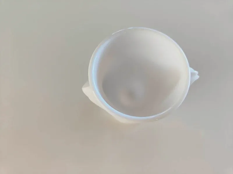 Coquetier en verre opalin blanc forme poule – sans marque 3