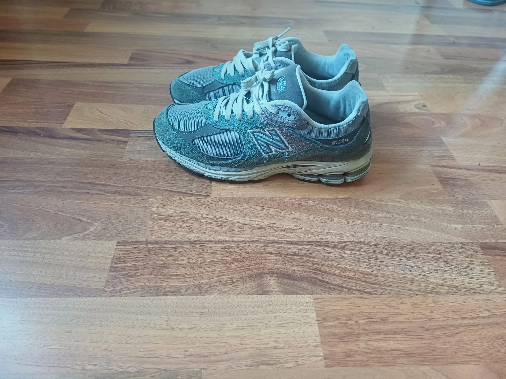 New balance 2002r