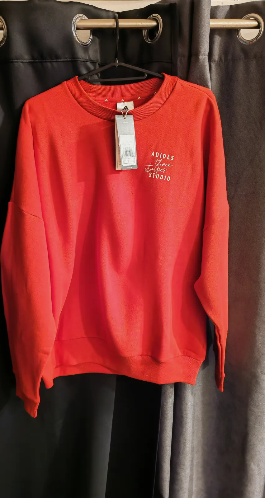 Sweat-shirt rouge Adidas Three Stripes Studio neuf – Adidas – taille L 3