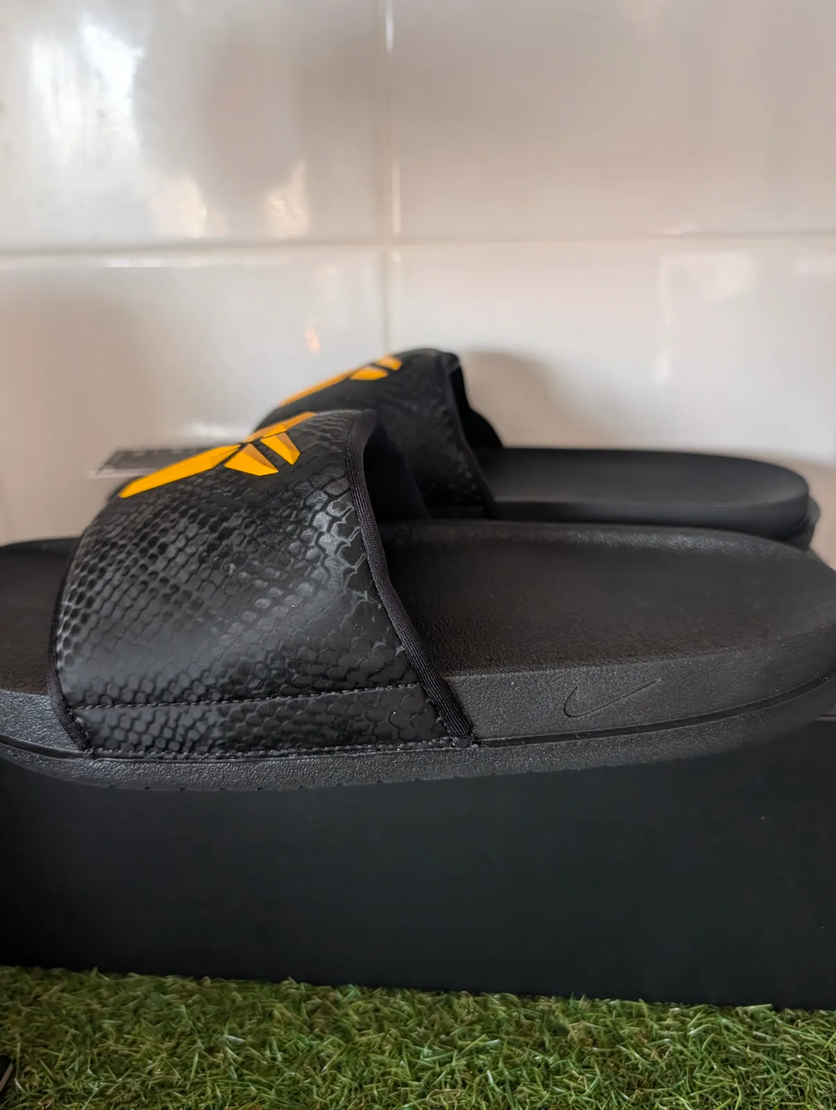 Nike x kobe UK 8 black sliders 4