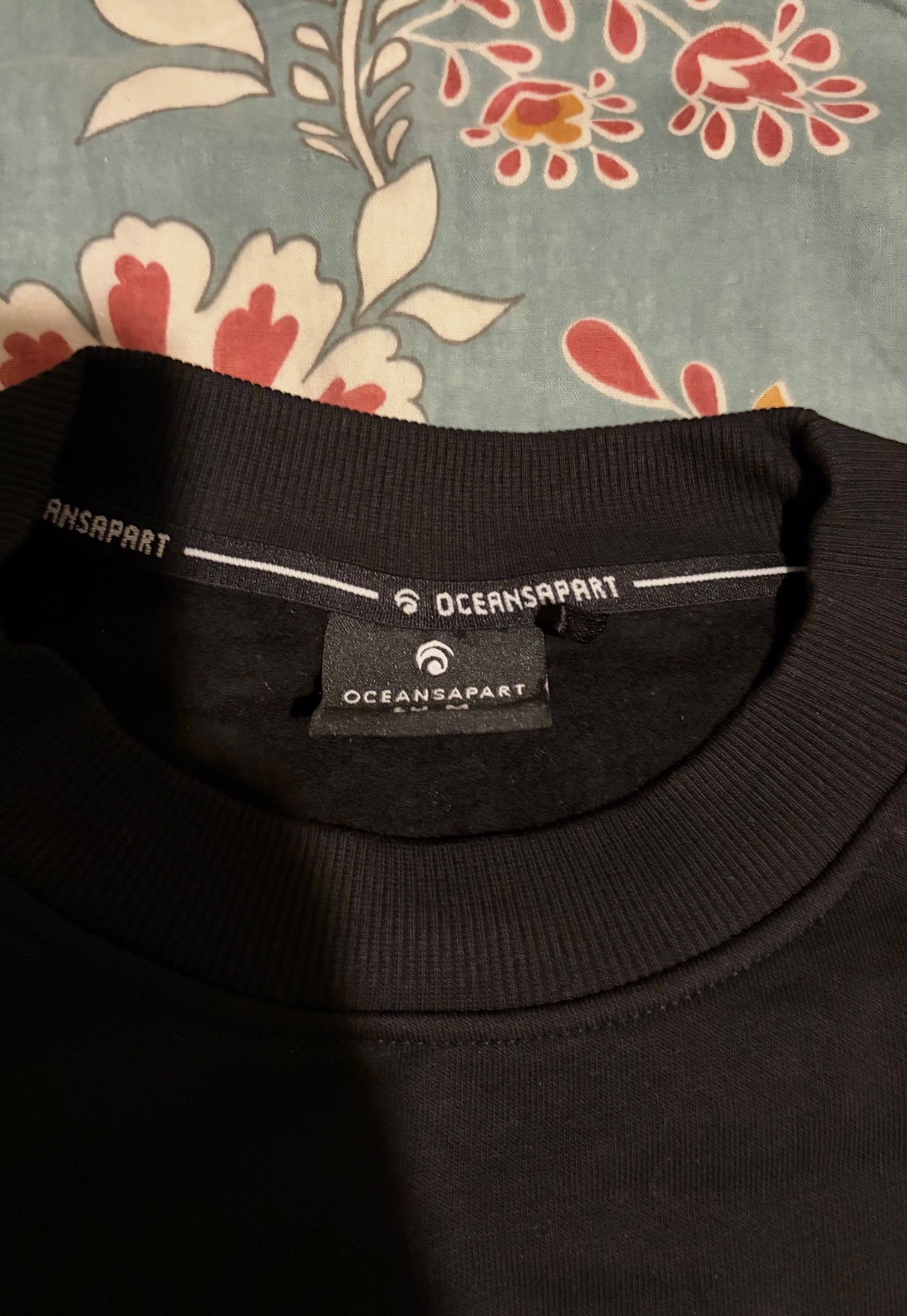 Oceansapart Sweatshirt unisexe noir col rond manches longues uni logo taille M – Océans a part – taille M 2