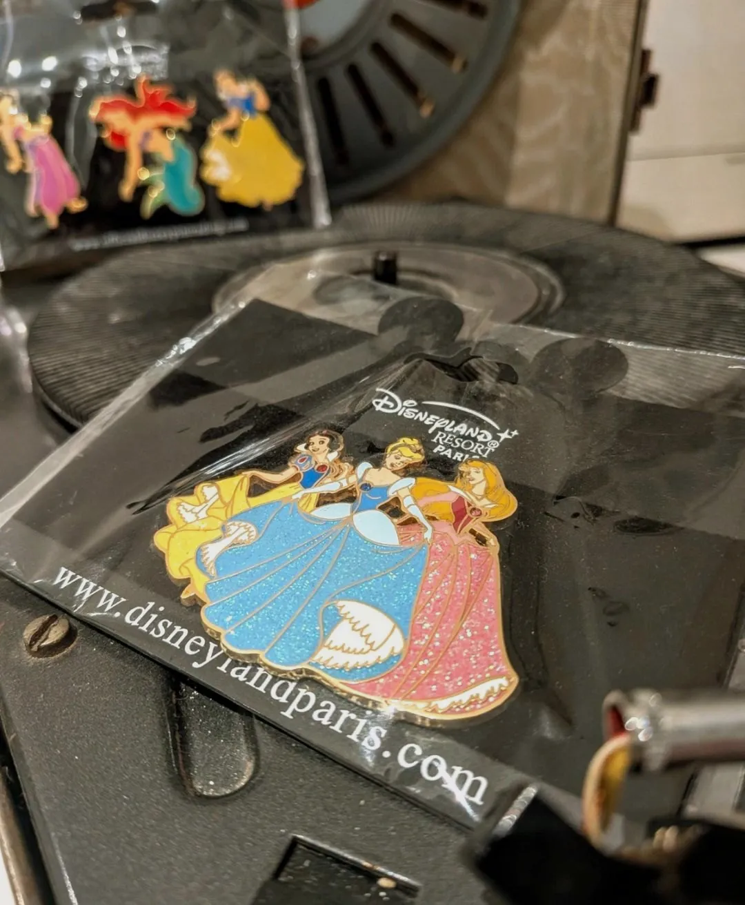 Pin Traiding officiels Disneyland Resort Paris - Pin's Princesses Disney - Neuf – Disney – taille Taille unique 2
