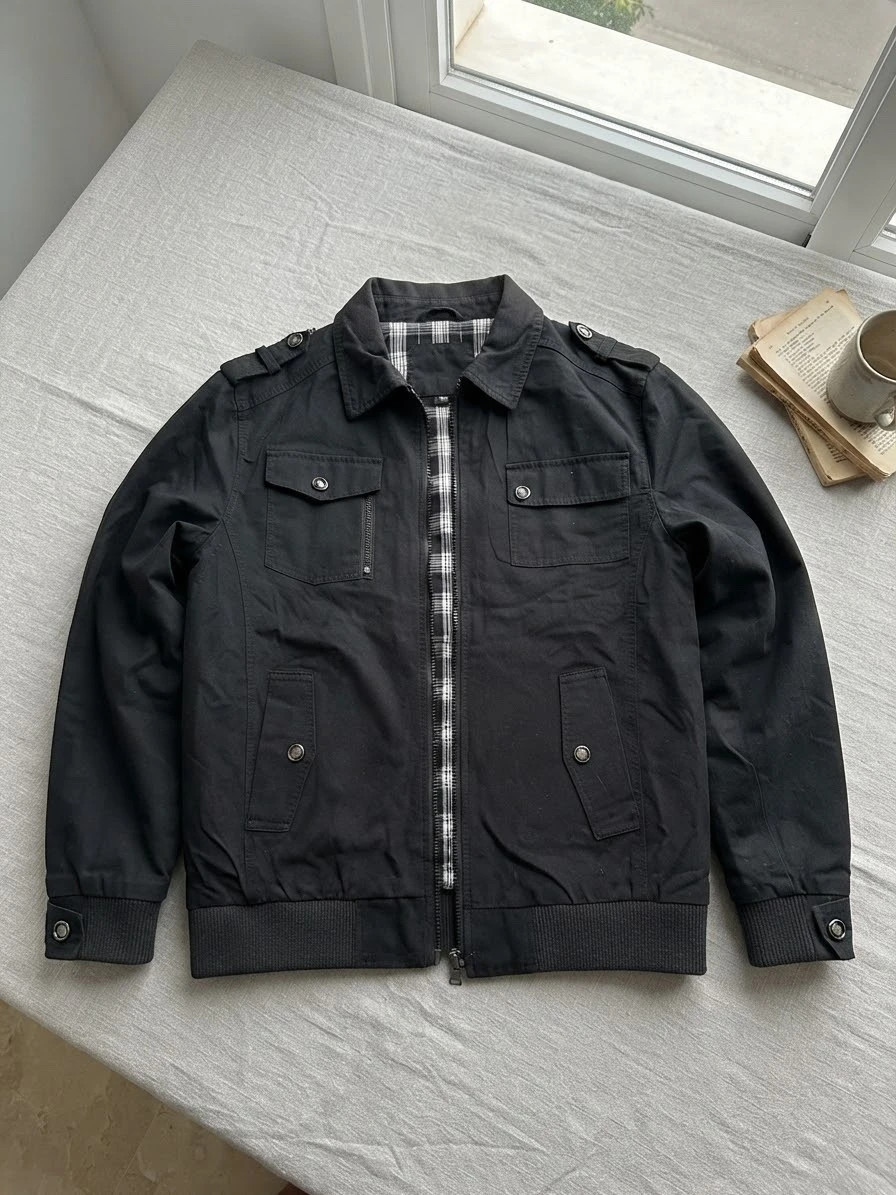 Chaqueta militar negra estilo utilitario forro cuadros mujer