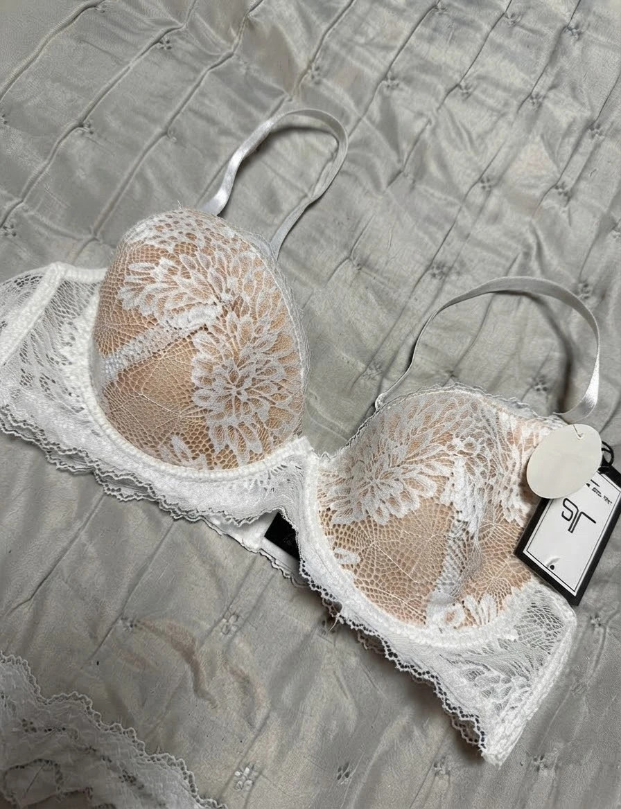 Conjunto lencería nuevo Jean-Louis Scherrer encaje blanco y nude Etiquetas – Jean-Louis Scherrer – taille 95B 3