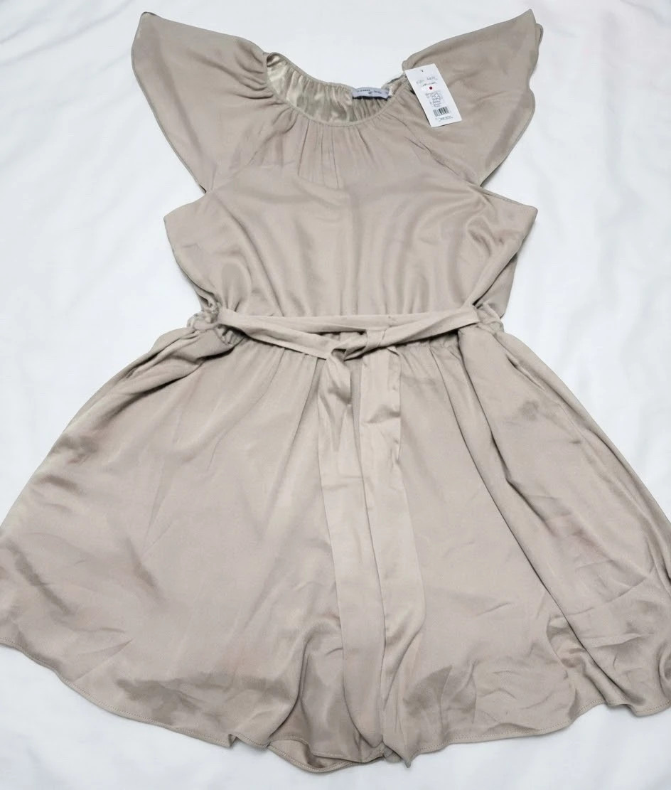 Mono corto de Naf Naf en color beige talla 40