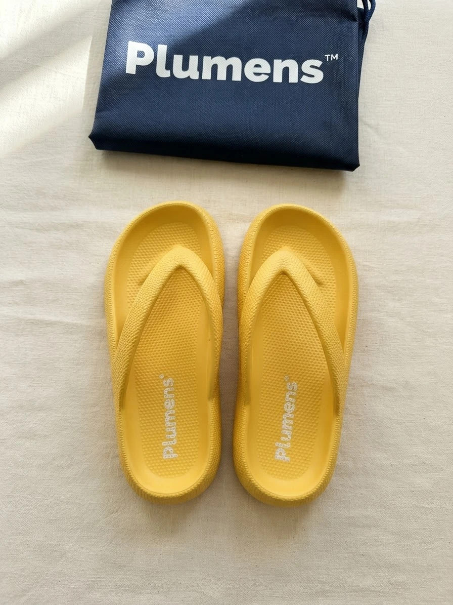Sandalias de dedo tipo flip-flop de la marca Plumens,sin estrenar y con etiqueta,