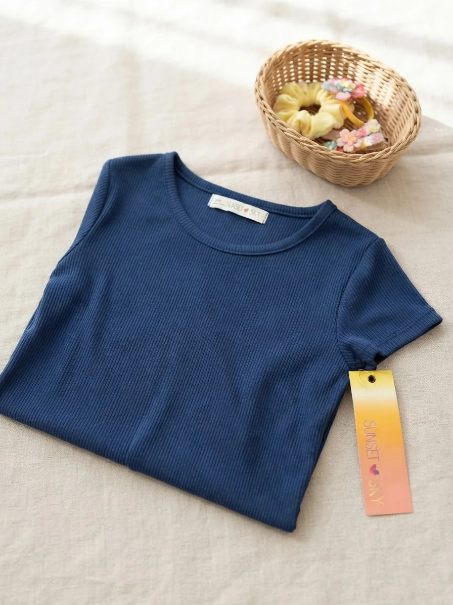 Camiseta top básica azul marino canalé niña talla 6años. Con etiqueta