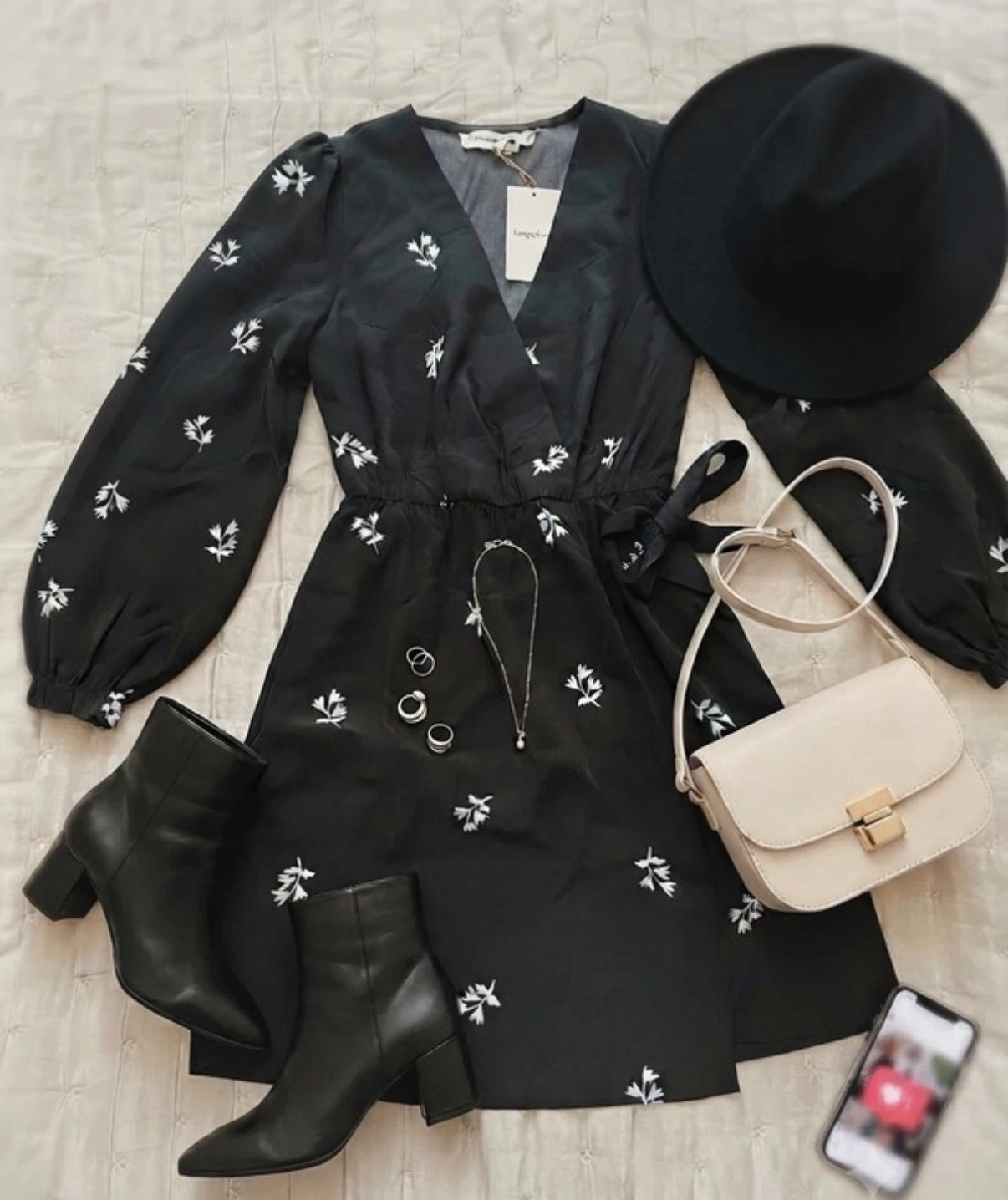 Vestido corto metro con motivos florales talla M