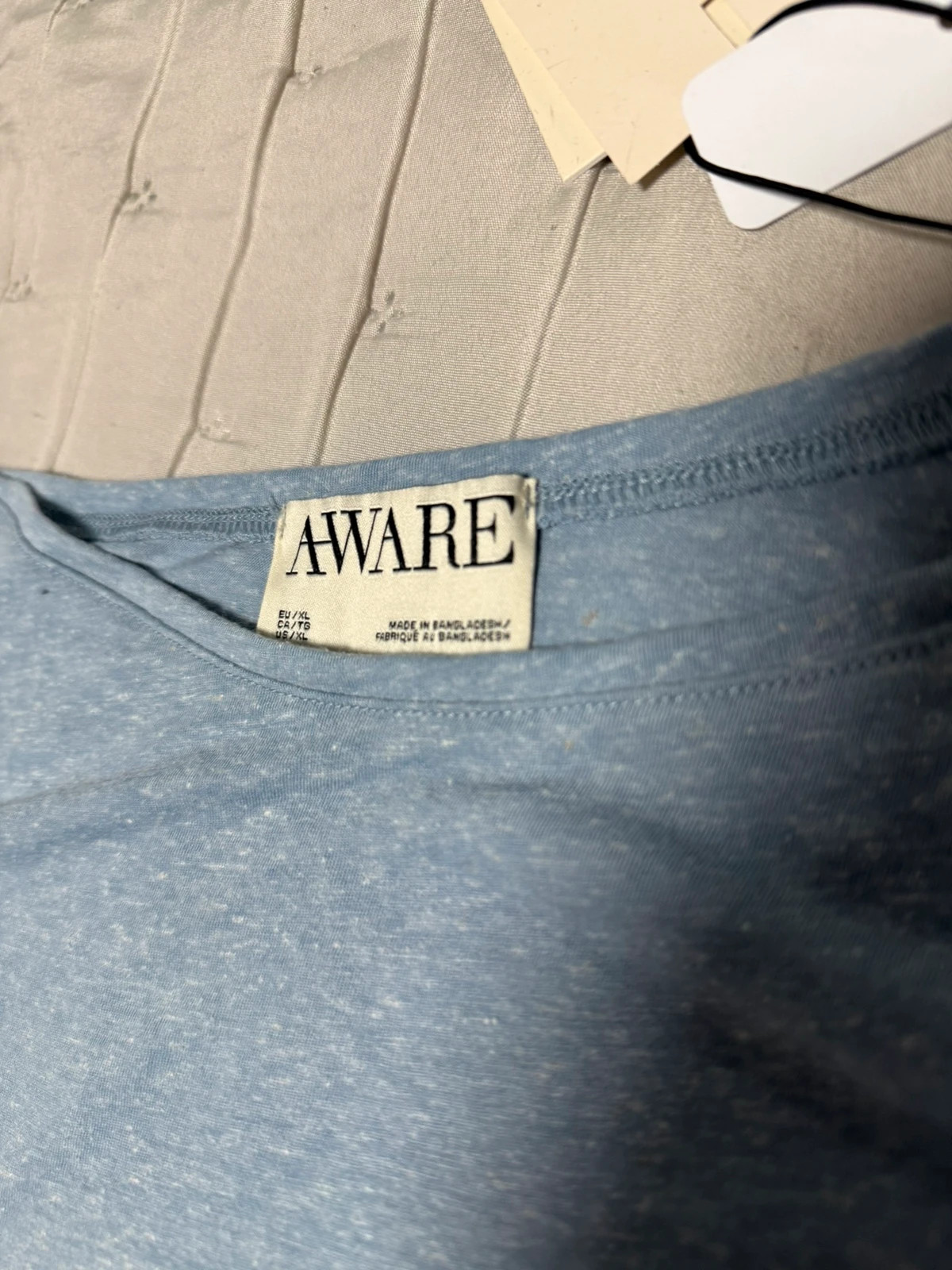 Camiseta versátil azul volantes AWARE nueva – Aware – taille XL / 42 / 14 5