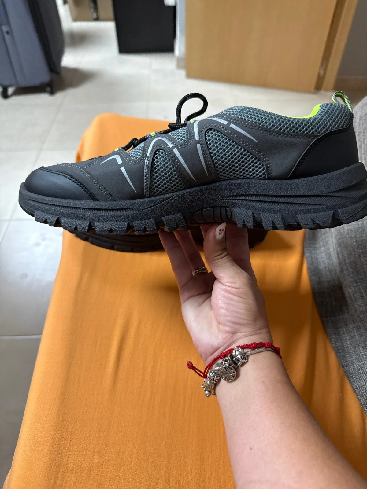 Zapatillas de trekking / deportivas grises y negro con detalles en verde flúor – Vertice – taille 45 3